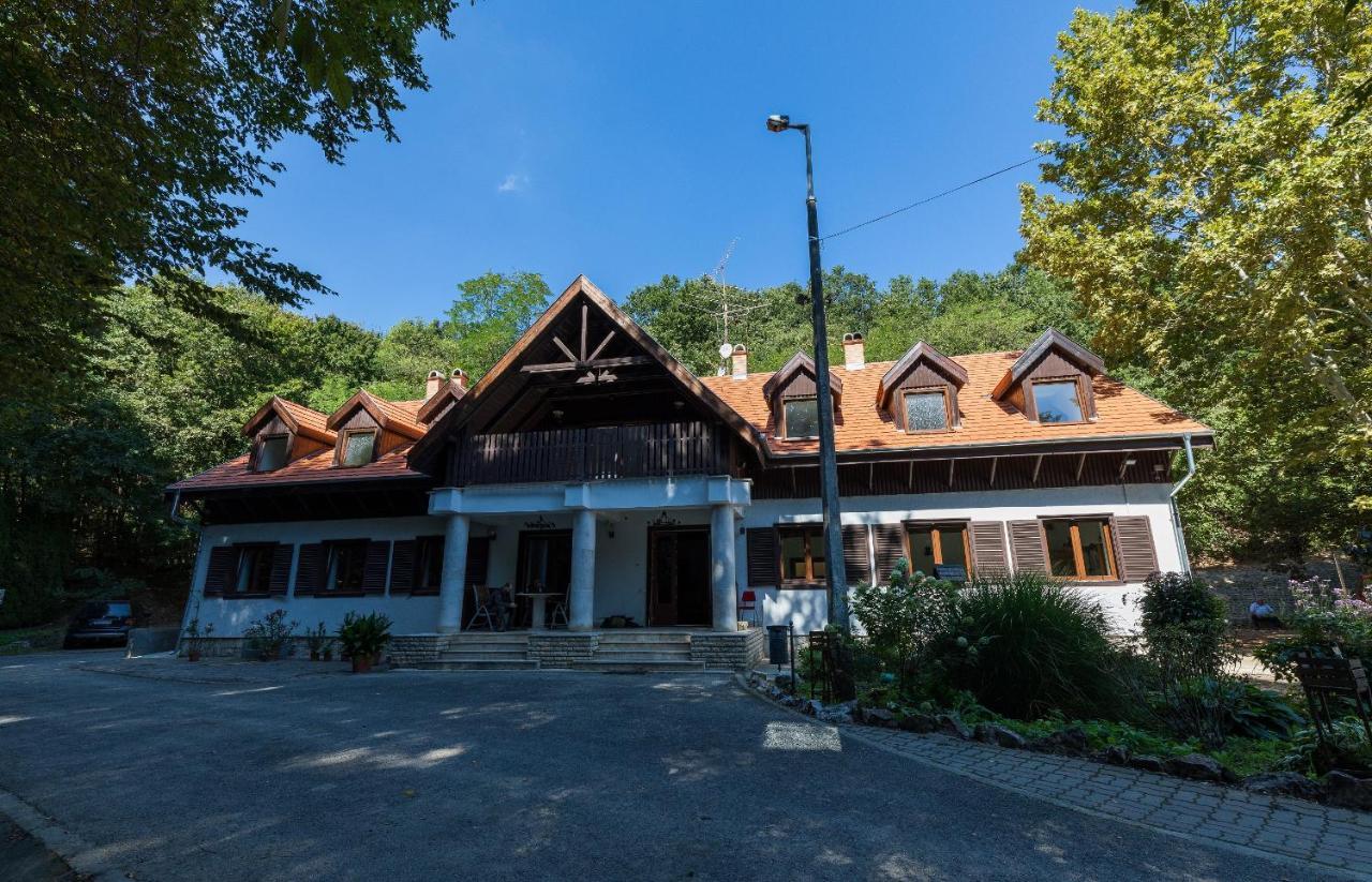 Bed and Breakfast Alsovadacs Vadaszhaz Panzio Sutto Экстерьер фото